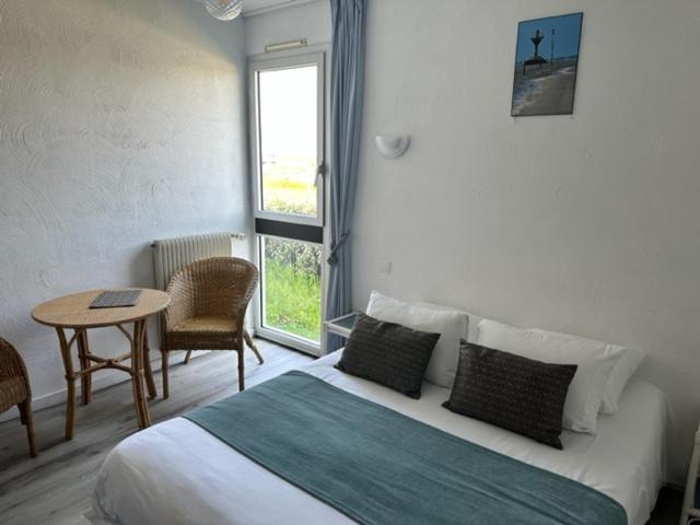 Hotel Les Esseppes L'Epine  外观 照片